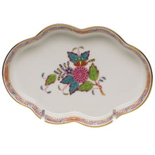 SMALL SCALLOPED TRAY