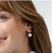 Bee Pearl Drop Earring-er515gpl00