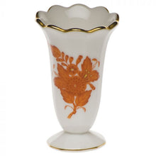 SCALLOPED BUD VASE Collection