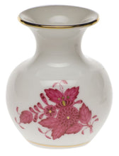 MEDIUM BUD VASE WITH LIP Collection