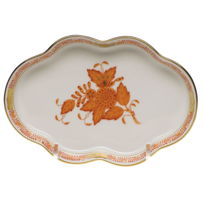SMALL SCALLOPED TRAY