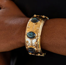 Cleopatra Hinged Bangle Grande-ZEC90/710