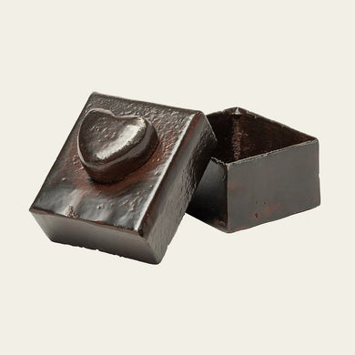 El Corazon Box w/ Heart Wax Cast Iron on Lid