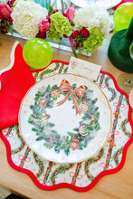 Set of 4 Round Scalloped Placemat | Carol of the Bells