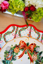 Set of 4 Round Scalloped Placemat | Carol of the Bells